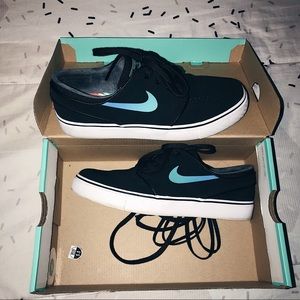 Nike Skateboarding Zoom Janoski Shoes